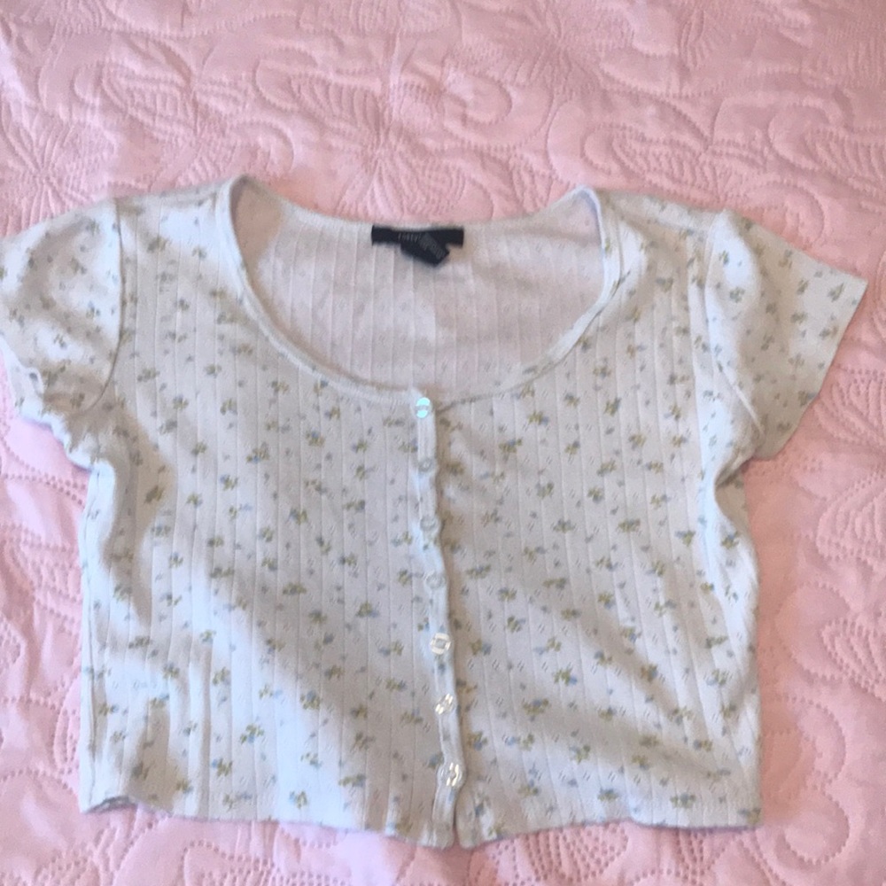 Forever 21 blue Floral crop tee
